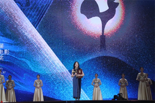 王景春咏梅凭《地久天长》分获最佳男女主角 胡歌霍建华合体颁奖