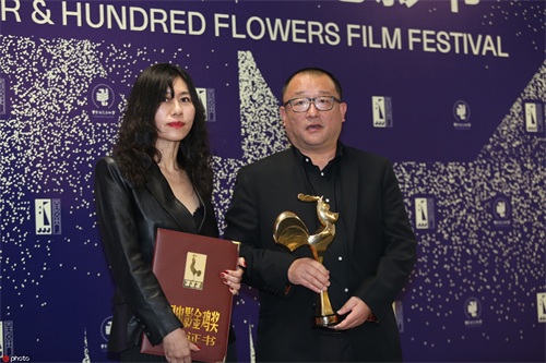 王景春咏梅凭《地久天长》分获最佳男女主角 胡歌霍建华合体颁奖