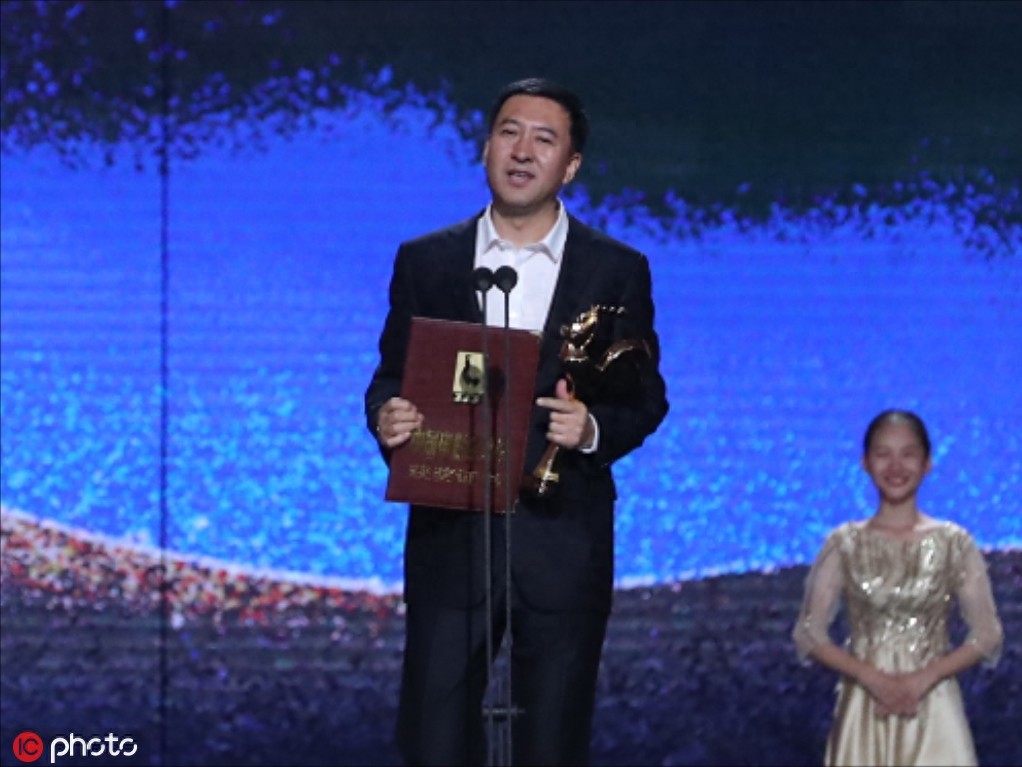 王景春咏梅凭《地久天长》分获最佳男女主角 胡歌霍建华合体颁奖