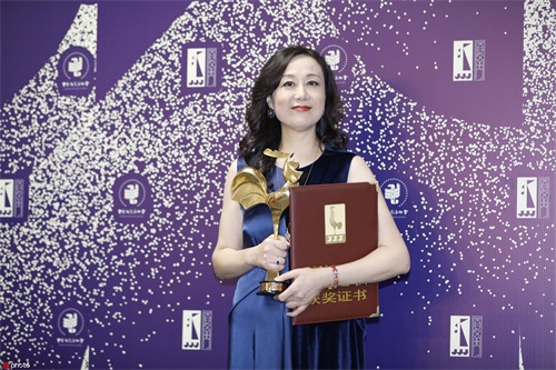 王景春咏梅凭《地久天长》分获最佳男女主角 胡歌霍建华合体颁奖