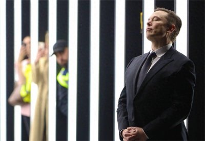 ​生活即痛苦,马斯克为何被称为“疯王”！