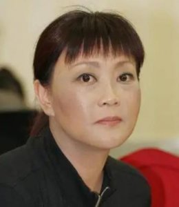 ​杨蕾与戴志诚分开18年，生活截然不同。