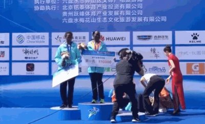 ​马拉松季军倒地颁奖却未停，仪式大过选手安危？