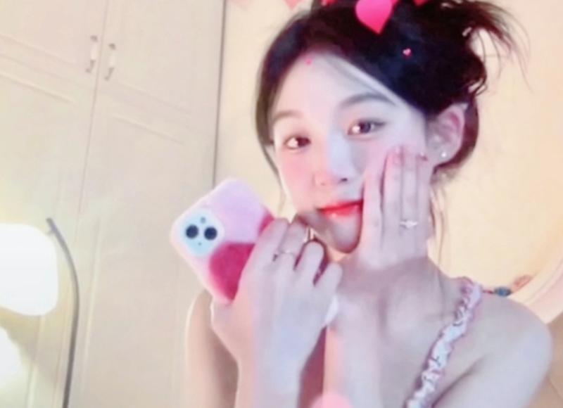 丈夫要求妻子出钱给公婆买房，反对被甩耳光，妻子含泪提出离婚