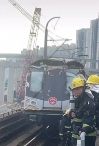 ​上海地铁事故揭秘：撞塔吊背后的违规真相！