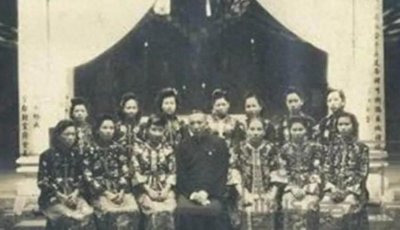 ​1974年，90岁的杨森迎娶了17岁的张灵凤