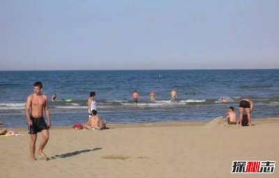 ​盘点世界十大天体浴场图片，男女全裸尽情狂欢(组图)