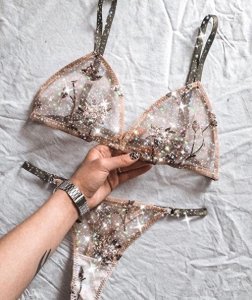 ​比基尼——比世界上最小的泳衣还要小