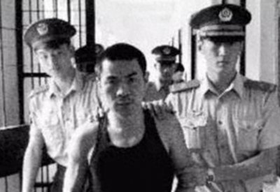 ​东北第一杀手李正光，手段残忍，02年死刑前含泪要求：给我一碗酒