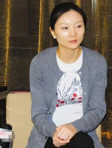 ​当看见张艺谋的小女儿成了名媛，这才明白他的太太陈婷有多不简单