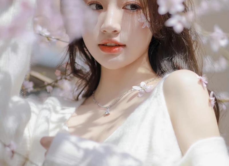 安徽：女子不穿内裤试包臀裙，好不容易买走次日又来退，激怒店主