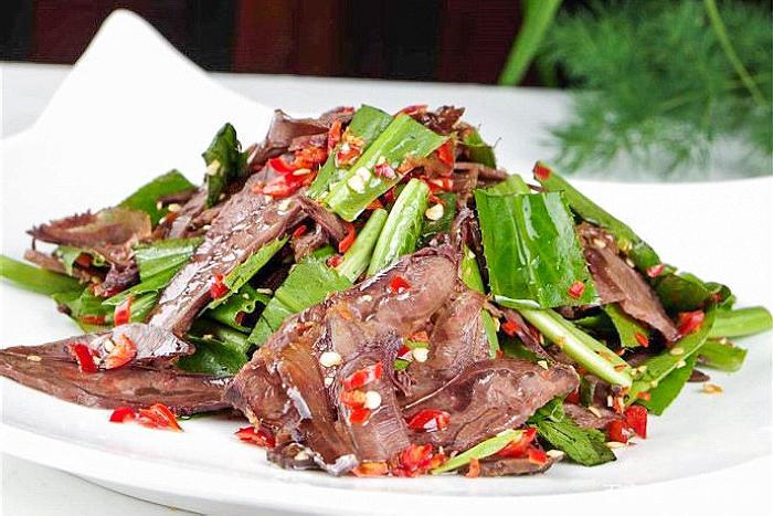 它常被误认成杂草，却是最好吃的“香菜”，人工种植卖20元一斤