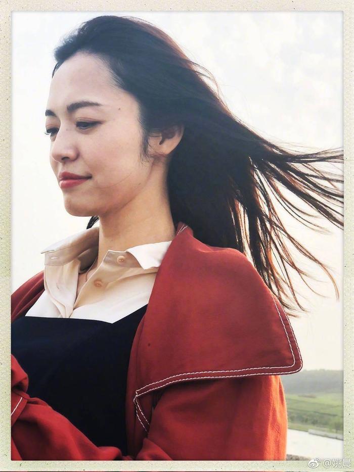 “钢铁直男摄影师”杨佑宁为姚晨拍照，展露出最“真实”的她