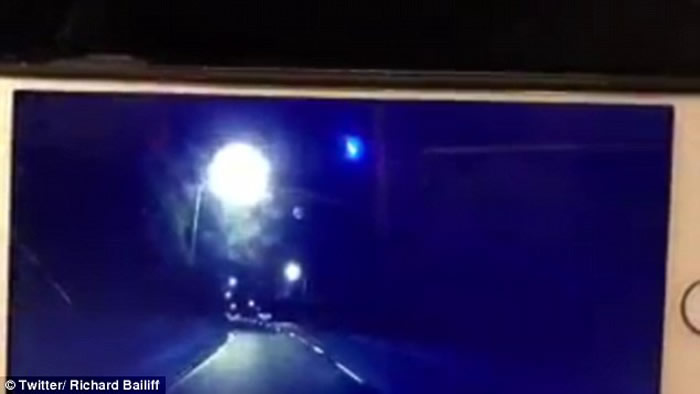 火球划破澳大利亚珀斯夜空 或为陨石坠落地球