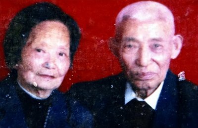 ​四川八旬老人相亲再婚，新婚之夜，丈夫突然说：60年前你就嫁过我