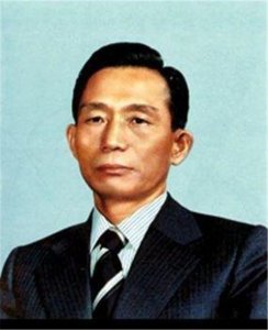 ​朴正熙的争议人生路：韩国政坛的猛人