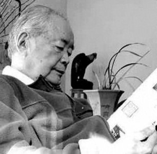 ​1997年罗青长看电视，发现老部下被塑造成反派，登报发文为他正名