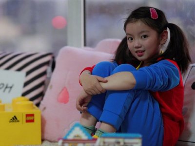 ​阿拉蕾崔雅涵微博发布最新萌照，不知有没有萌化你的心呢？