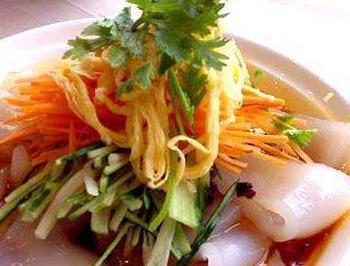 哈尔滨东北菜排名第一，从早上十点半排队到晚上九点！