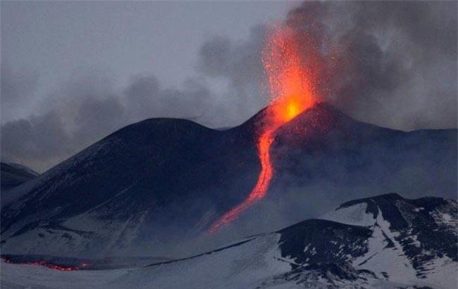 探秘一盆水就可以浇灭的火山 布卡斯火山比较矮小(高只有一米)  2