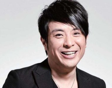 ​曾公开诅咒周星驰，模仿容祖儿被打的梁思浩，今又因口罩惹争议